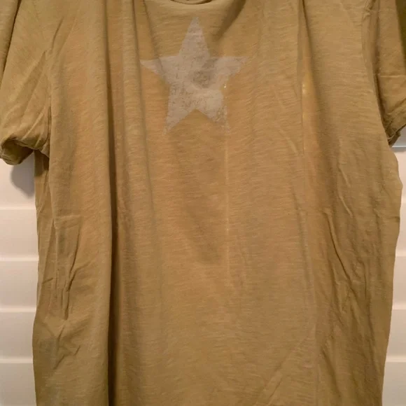 Magnolia Pearl Short Sleeve Gold T with Star Imprint - Picture 3 of 6
